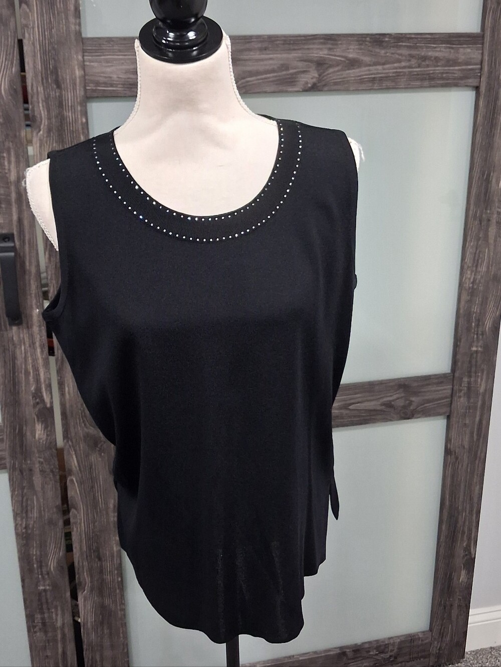 Exclusively Misook Scoop Neck Black Top W Silver Rhinestone Stud Detail Size L